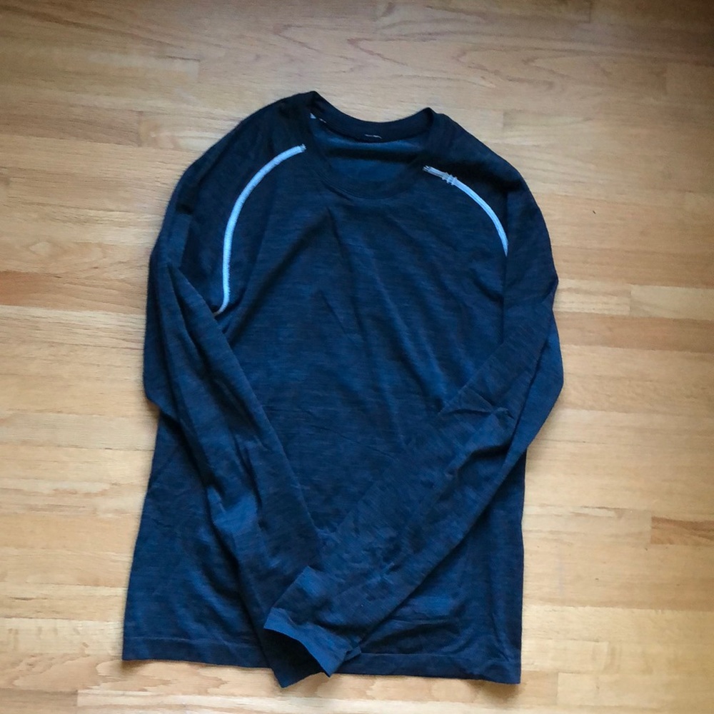Lululemon longsleeve navy shirt size small.
